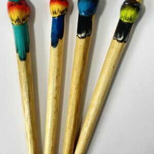 Esfero loro en balsa barniz